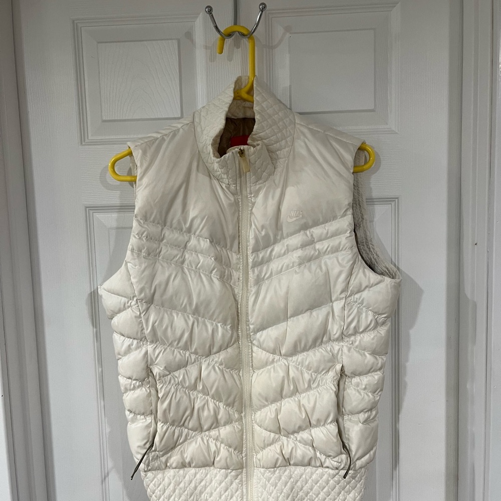 Women’s Nike Quilted Vest, White, Size L, Zip Closure, Front Zip Pockets